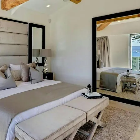 Апартаменты St Tropez Traditional Aa