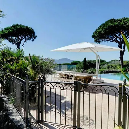 St Tropez Traditional Aa Апартаменты Сен-Тропе
